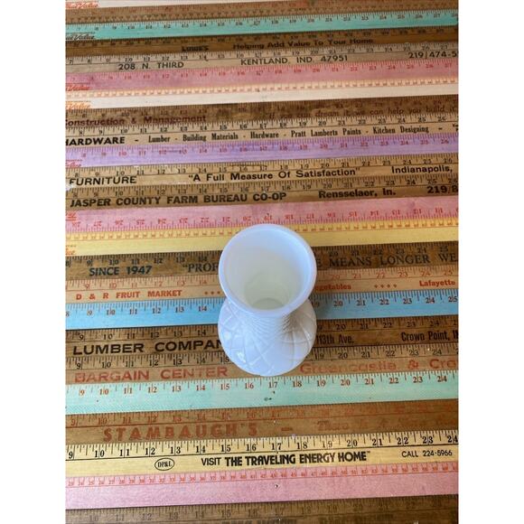 Hoosier Quilted Criss Cross Pattern Milk Glass Vase 4093 - Picture 5 of 8